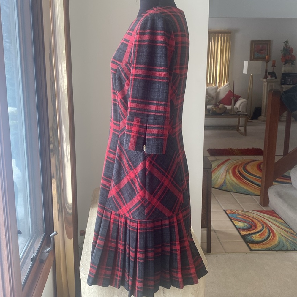 Tahari NWOT black,red heavier fabric inner liner.No flaws, measurements below. - Picture 2 of 16